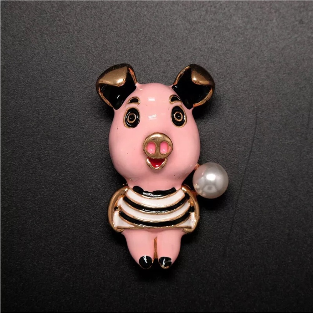 LOVELY PIG IN SAILOR SUIT WITH PEARL PIN BROOCH!💙